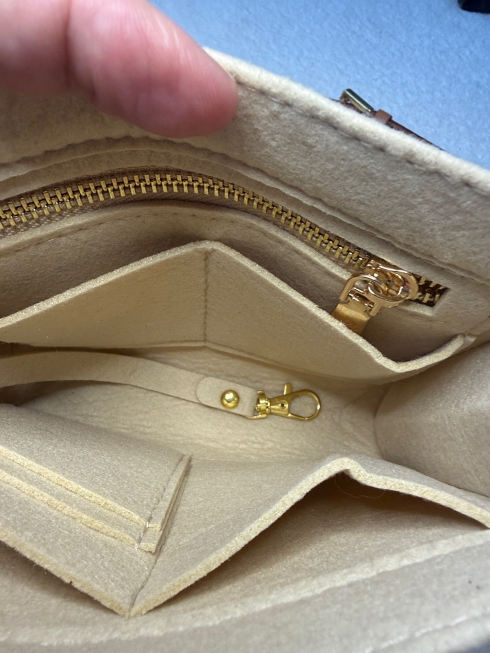 Louis Vuitton Monogram Poche Toilette 19 Cosmetics Pouch - Picture 11 of 16